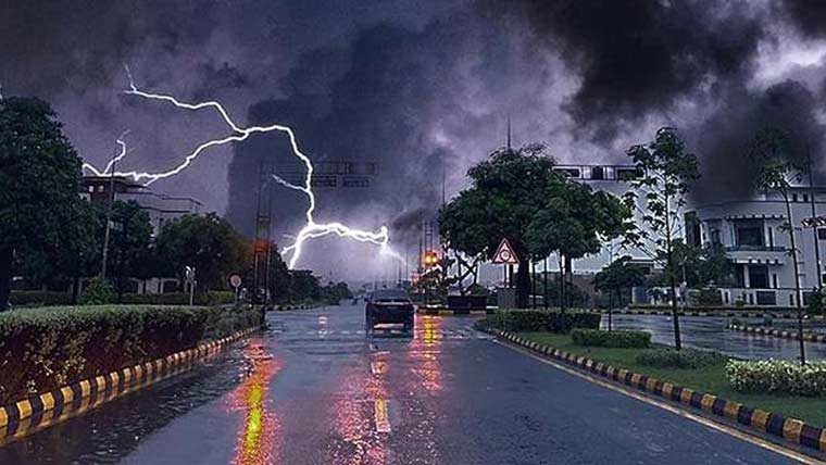  کئی شہروں میں گرج چمک کیساتھ بارش، آج بھی امکان
