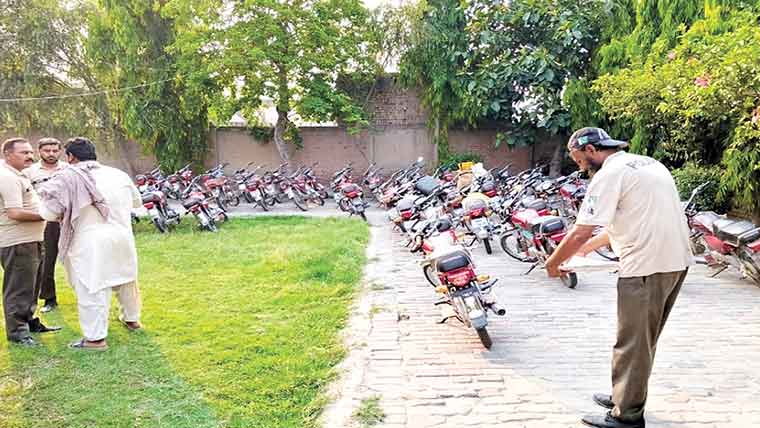  ہیلمٹ کے استعمال کو یقینی بنانے کیلئے سخت اقدامات کا آغاز