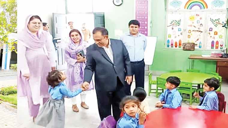 کمشنر کا ڈویژنل پبلک سکول سٹی کیمپس سرگودھا کا تفصیلی دورہ 
