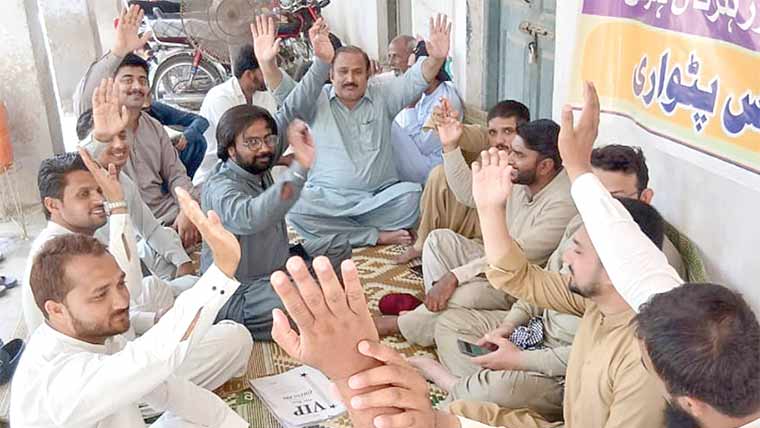 پٹواریوں کی ہڑتال سے کام بند