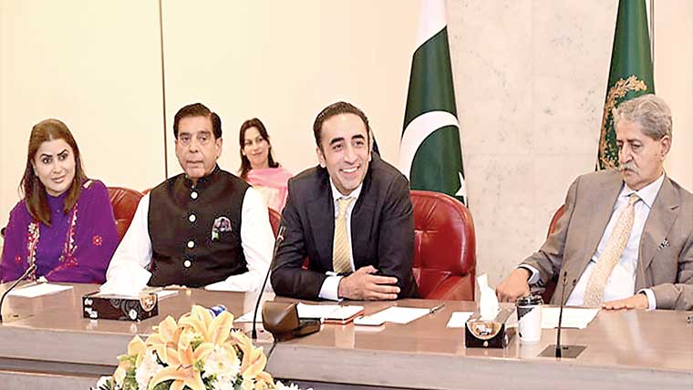 پیپلز پارٹی کے بغیر آئینی ترمیم اور بجٹ کی منظوری ممکن نہیں، عوام پر مہنگائی کے بم گر رہے : بلاول 
