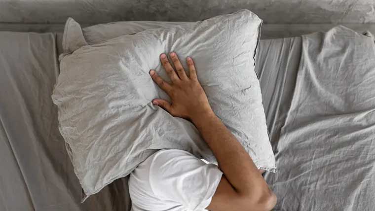 6سے کم ، 8گھنٹے سے زیادہ سونے سے بڑھاپے کی علامات تیز