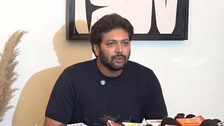 روی موہن کا ضبط کا بندھن ٹوٹ گیا، نم آنکھوں کے ساتھ پریس کانفرنس