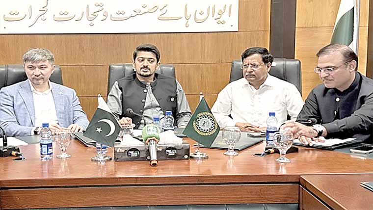  قازقستان کے سفیر کی گجرات چیمبر آ ف کامرس میں میٹنگ