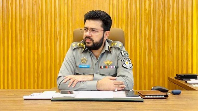 چیف ٹریفک آفیسر کا مختلف ناکہ جات کا  دورہ، ڈیوٹی امور اور سہولیات کا جائزہ لیا