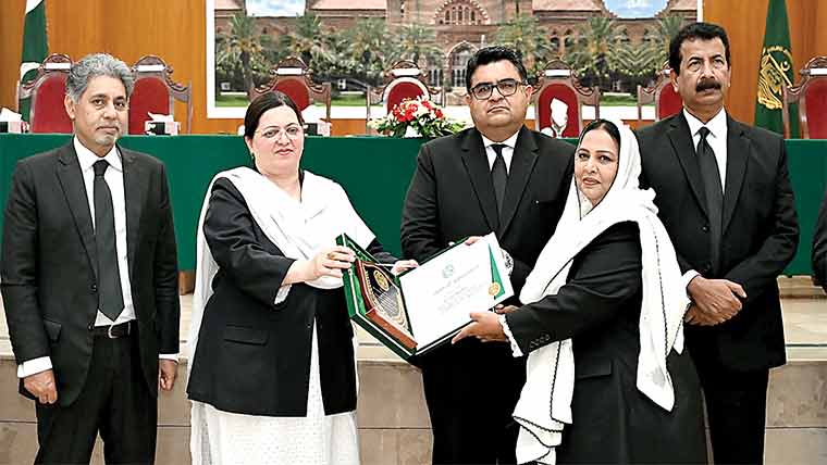 ججز آئین اور قانون کے مطابق فیصلے کریں : جسٹس عالیہ نیلم