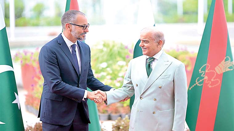 وزیراعظم شہباز شریف کی پرنس رحیم آغا کے اعزاز میں ناشتے کی تقریب 