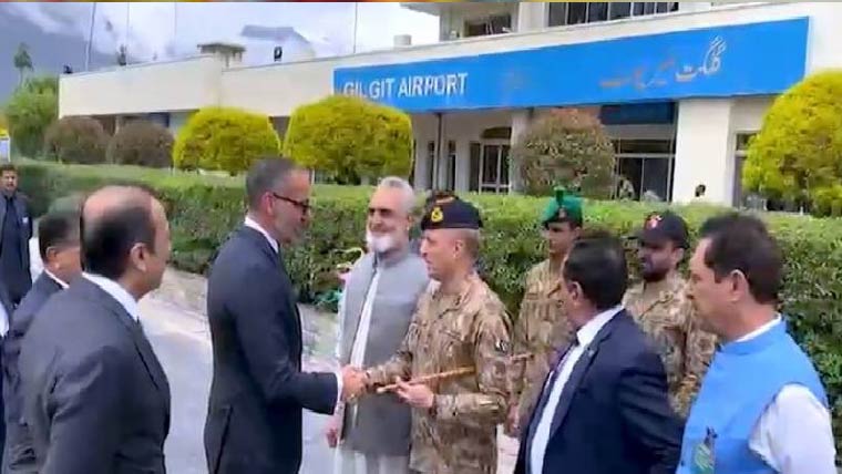  شہزادہ رحیم الحسینی آغا خان گلگت پہنچ  گئے ، ایئرپورٹ پرشاندار استقبال  