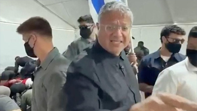   فلوٹیلا کارکنوں کی واپسی: سپین میں ائیرپورٹ پر جھڑپیں ، فرانس کی اسرائیلی وزیر کے داخلے پر پابندی