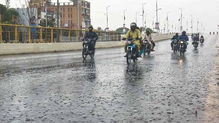 لاہور ، اسلام آباد میں ہلکی بارش آج بھی بادل برسنے کا امکان 