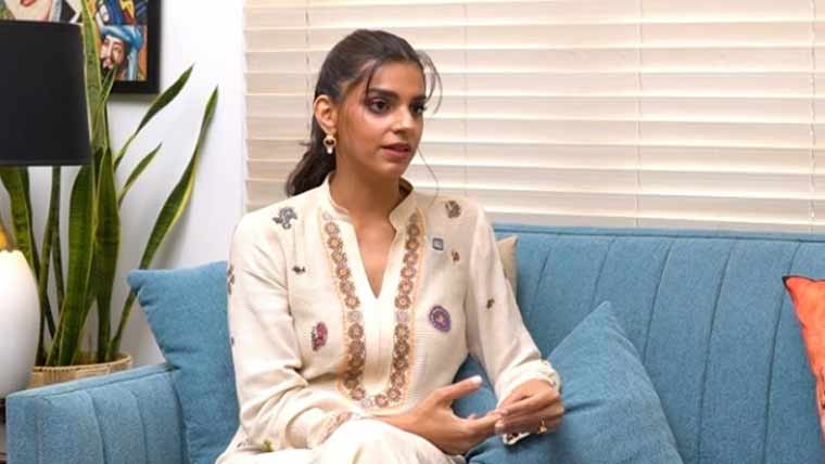ڈرامے میں 4بچوں کی ماں کیوں بنی،صنم نے بتا دیا