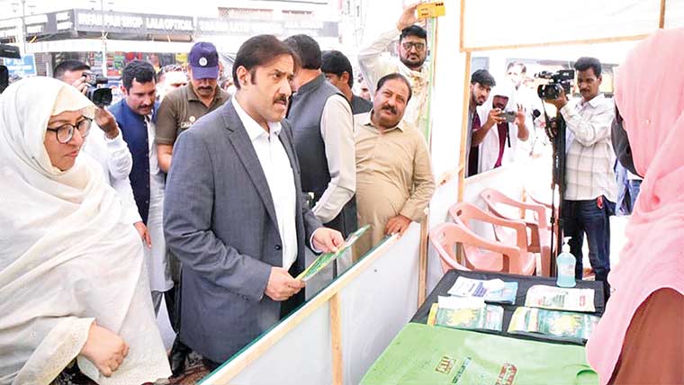وزیر بلدیات کا دورہ فیصل آباد،عیدپر صفائی انتظامات کاجائزہ 