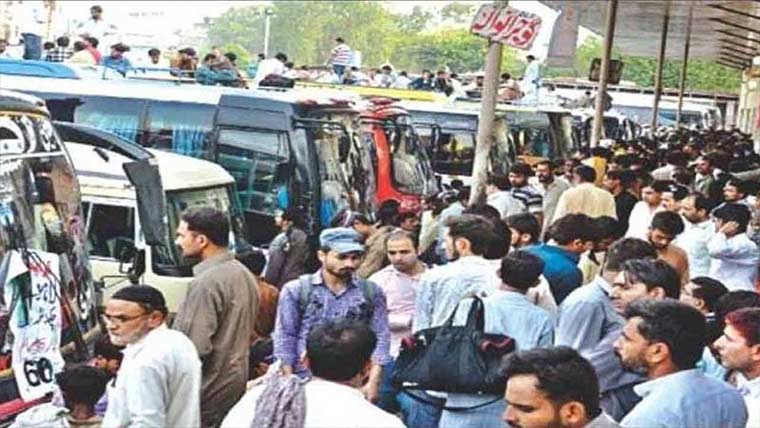 عید پر پردیسیوں کی واپسی، بس اڈوں پر رش بڑھ گیا