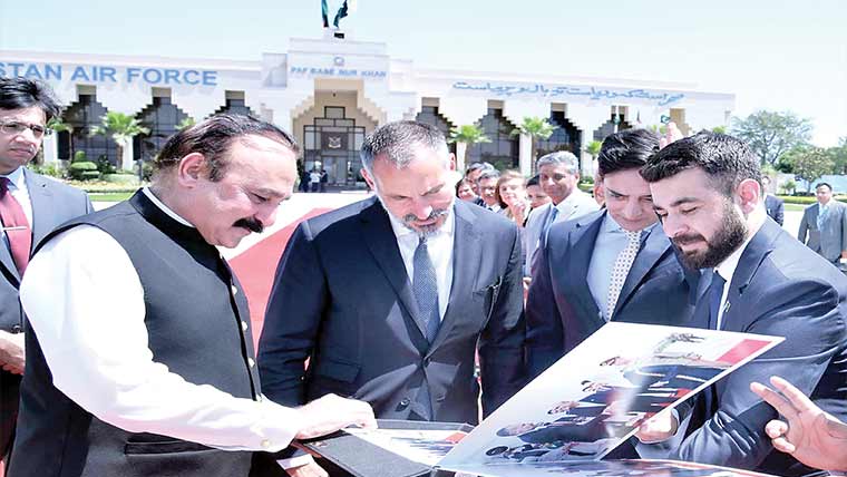 پرنس رحیم آغا خان دورہ  پاکستان مکمل کرکے واپس روانہ 