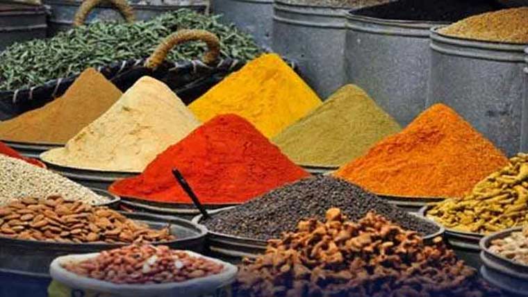 سکھر:عید قرباں کی آمد، ہرے مصالحہ جات کی قیمتوں کو پر لگ گئے