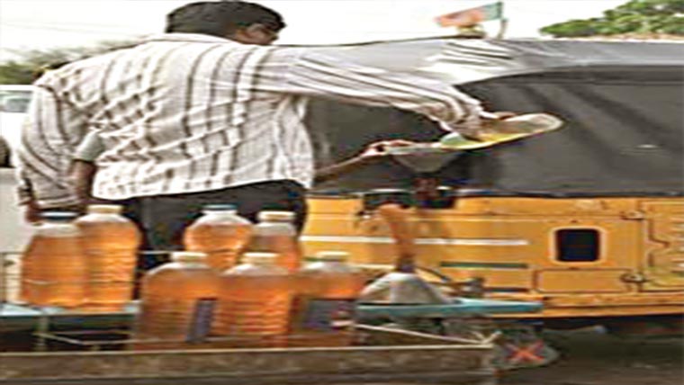  کھلا پٹرول بیچنے والا دکاندار گرفتار