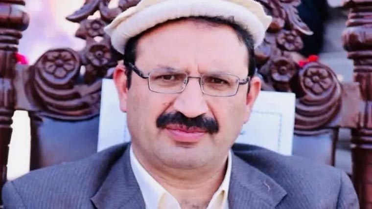 جنید اکبر  سمیت  پی  ٹی  آئی  رہنماؤں  کو  حراست  میں  لیکر  گلگت  بدر  کر دیا  گیا