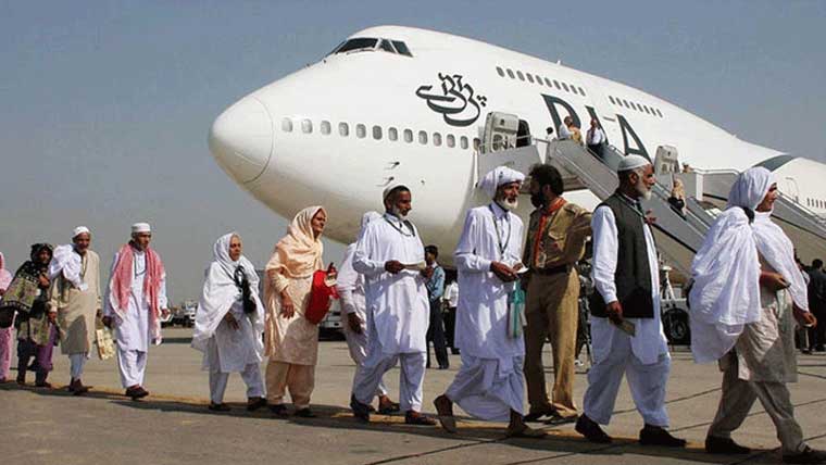 پی آئی اے کی پہلی پرواز 165حجاج لیکر اسلام آباد پہنچ گئی 