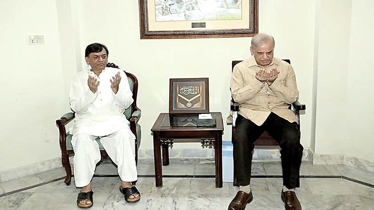 شہباز شریف کی مرحوم الطاف حسن  قریشی کی رہائش گاہ آمد  اہل خانہ سے تعزیت