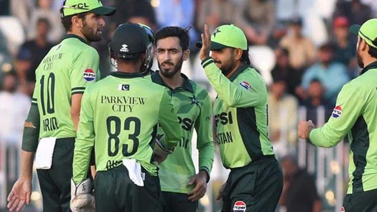 عرفات منہاس ڈیبیو پر 5وکٹ لینے والے پہلے پاکستانی بولر 