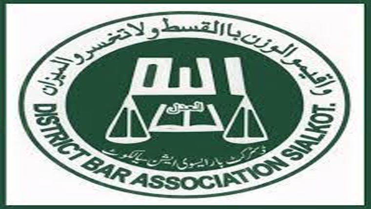  سیالکوٹ:پو لیس نے وکلا  کے تمام مطالبات تسلیم کر لئے 