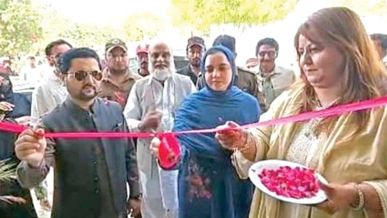  خانیوال،صنعت زار میں خواتین ڈسپلے سنٹر، بیوٹی سیلون قائم