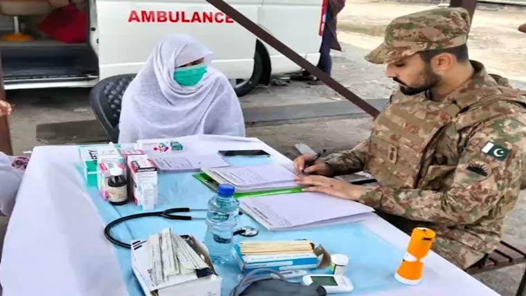 پاک فوج کا راولاکوٹ میں مفت طبی کیمپ 555افراد کا معائنہ ،ادویات فراہم