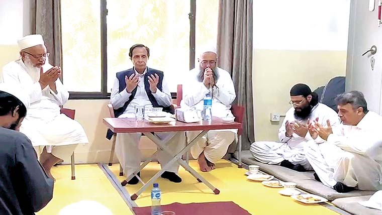 چودھری پرویزالٰہی کا مولانا احسان الحق کی وفات پر اہلخانہ سے اظہار تعزیت 