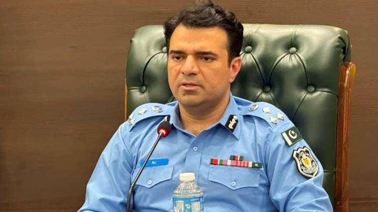 ڈی آئی جی اسلام آباد کاجی نائن ، ایف سکس خدمت مراکز کا دورہ