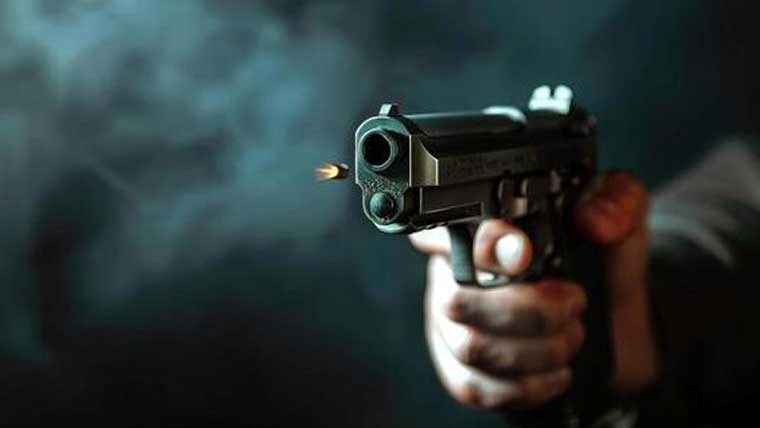 کار پر فائرنگ سے ایک شخص زخمی