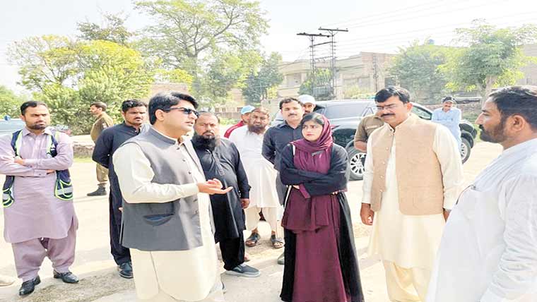 سیٹلائٹ ٹاؤن واٹر سپلائی کا دورہ، غفلت پر ٹھیکیدار کی سرزنش