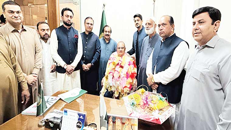 گجرات چیمبر کے نو منتخب عہدیدار وں نے چارج سنبھال لیا