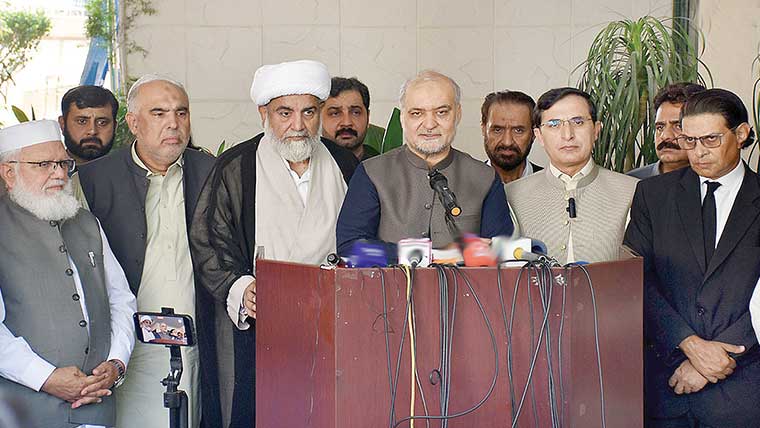 کے  پی  میں آئین  معطل یانظام خراب  کرنے  کی  حمایت  نہیں کرینگے:حافظ  نعیم
