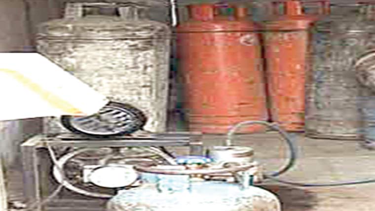 غیر معیاری سلنڈر لگانے والا گرفتار 