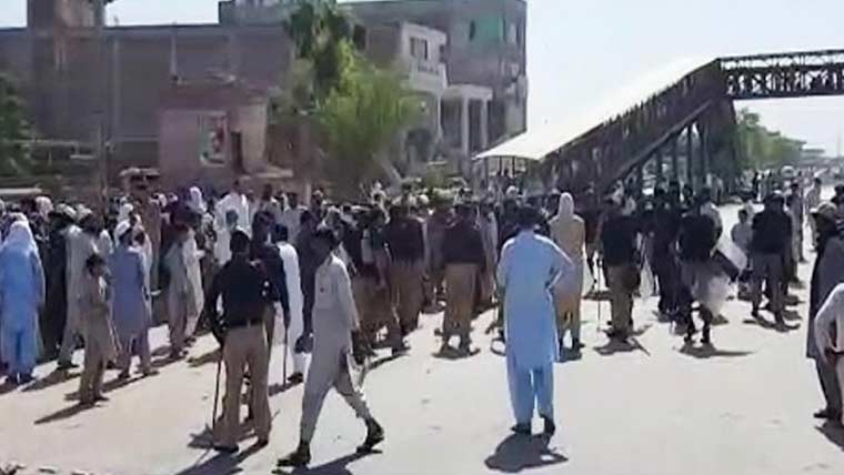 پشاور:گرڈ سٹیشن پر مظاہرین کا دھاوا، فیڈرززبردستی کھول دئیے