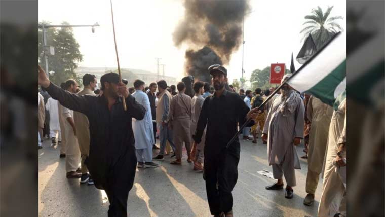 پی ٹی آئی لانگ مارچ کیخلاف تاجروں کا پشاور میں احتجاج