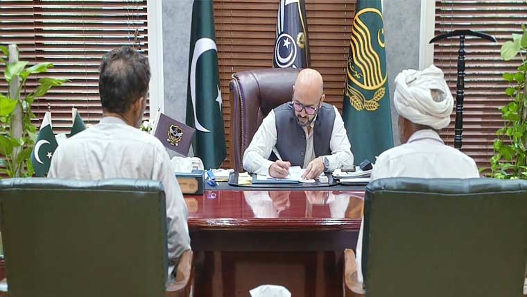 ڈپٹی کمشنر جہلم کی کھلی کچہری شہریوں کے مسائل سنے 