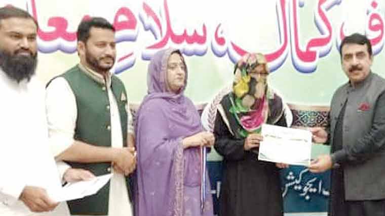 وہاڑی :عالمی یوم اساتذہ، بہترین ٹیچرز میں گولڈ میڈلز تقسیم