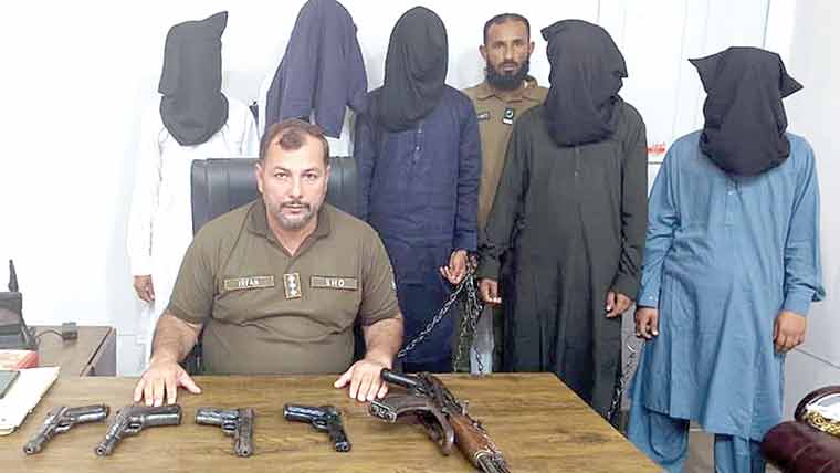 5 ملزمان گرفتار، رائفل 44بور 4 پسٹل 30بور برآمد