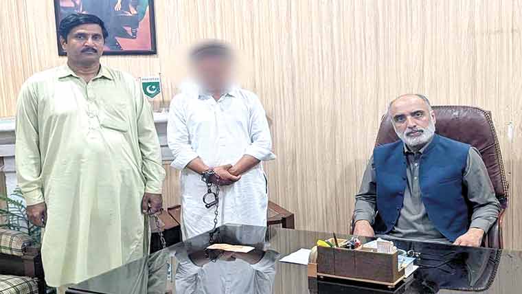 ستھرا پنجاب کے سپروائزر رشوت  لیتے ہوئے رنگے ہاتھوں گرفتار 