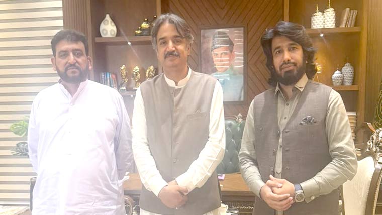 اسپیکر سندھ اسمبلی اویس قادر سے گڈز ٹرانسپورٹرز کے وفد کی ملاقات