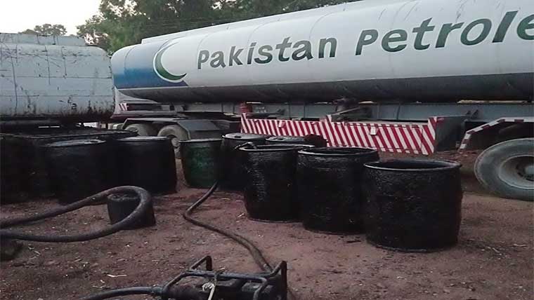  پی ایس او کے آئل ٹینکرز سے کروڈ آئل چوری کرنیوالا گروہ پکڑا گیا 