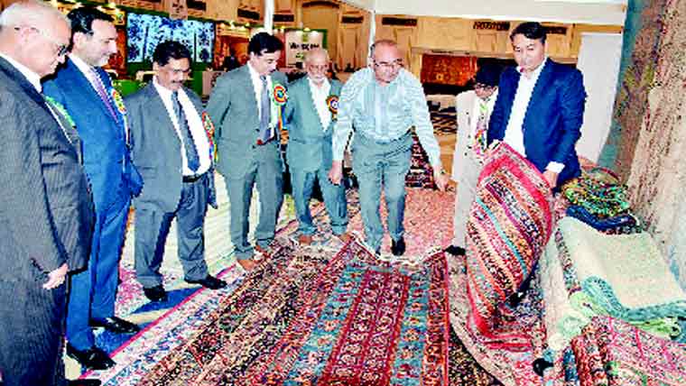  ہاتھ سے بنے قالینوں کی عالمی نمائش لاہور میں شروع