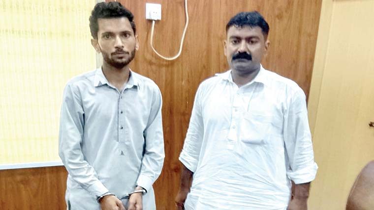 اے سی آفس کا اہلکار 4 ہزار روپے  رشوت لیتے ہوئے رنگے ہاتھوں گرفتار 