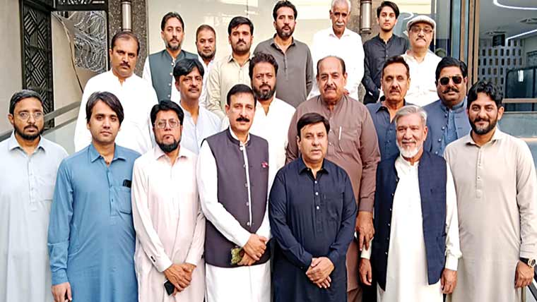 گجرات:پٹرولیم ڈیلرز ایسوسی ایشن  کے وفد کا ڈائیگناسٹک سنٹر کا دورہ 