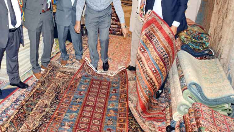 غیر ملکی خریداروں کی ہاتھ سے بنے قالینوں میں گہری دلچسپی، برآمدی سودے طے