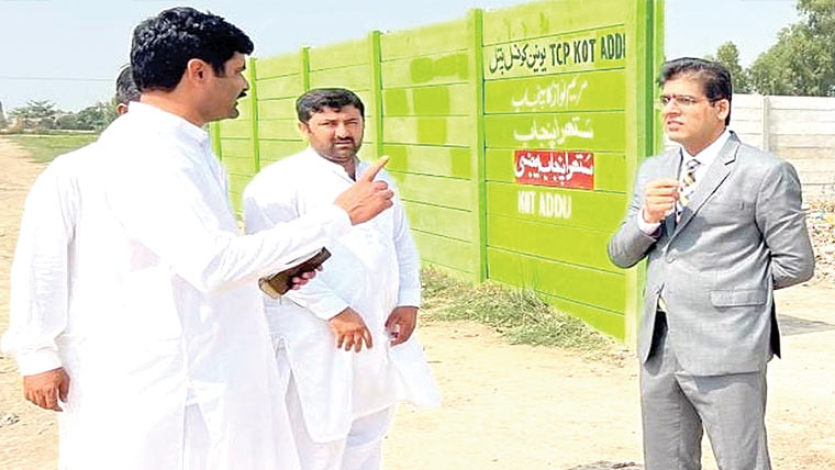 کوٹ ادو:ڈی سی کا ستھرا پنجاب پروگرام کے تحت شہر کا دورہ