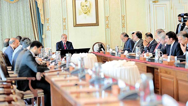 پختونخوا میں دہشتگردی ہر قیمت پر روکنا ہوگی:وزیر اعظم 