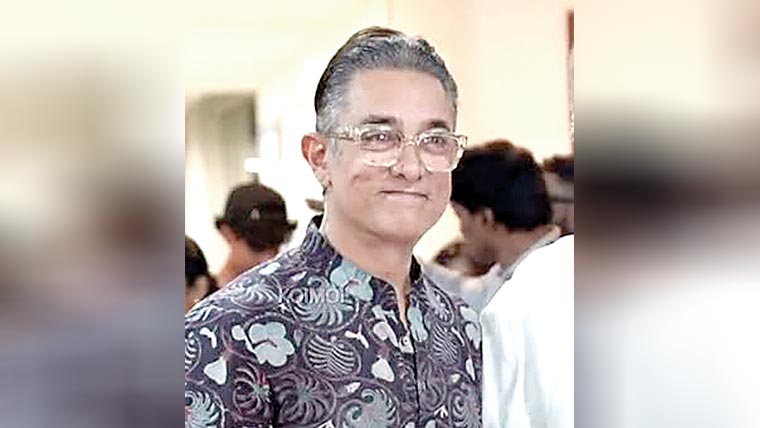 عامرخان نے رنگ لگا ناچھوڑدیا، سفید بال رکھ لئے 