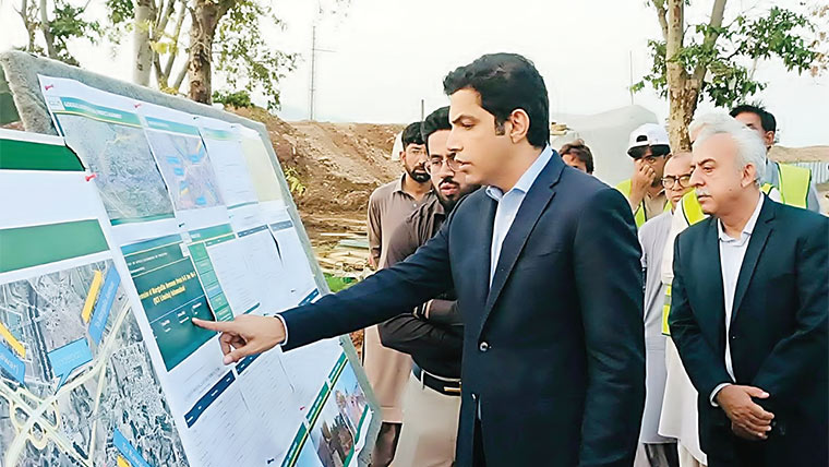چیئرمین سی ڈی اے کا سیکٹرC-14سنگجانی انٹرچینج کا دورہ،ترقیاتی کاموں کا جائزہ 